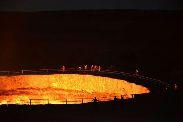 <p>Le cratère gazier de Darvaza, situé dans le désert de Karakoum, est en combustion continue depuis 1971 et est devenu la principale attraction touristique du&nbsp;Turkménistan.</p>