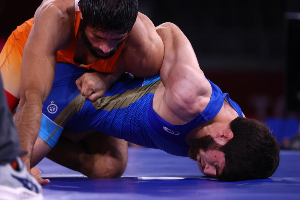 Tokyo 2020 Olympics - Wrestling - Freestyle - Men's 57kg - Gold medal match - Makuhari Messe Hall A, Chiba, Japan - August 5, 2021. Ravi Kumar of India in action against Zavur Uguev of the Russian Olympic Committee. REUTERS/Leah Millis