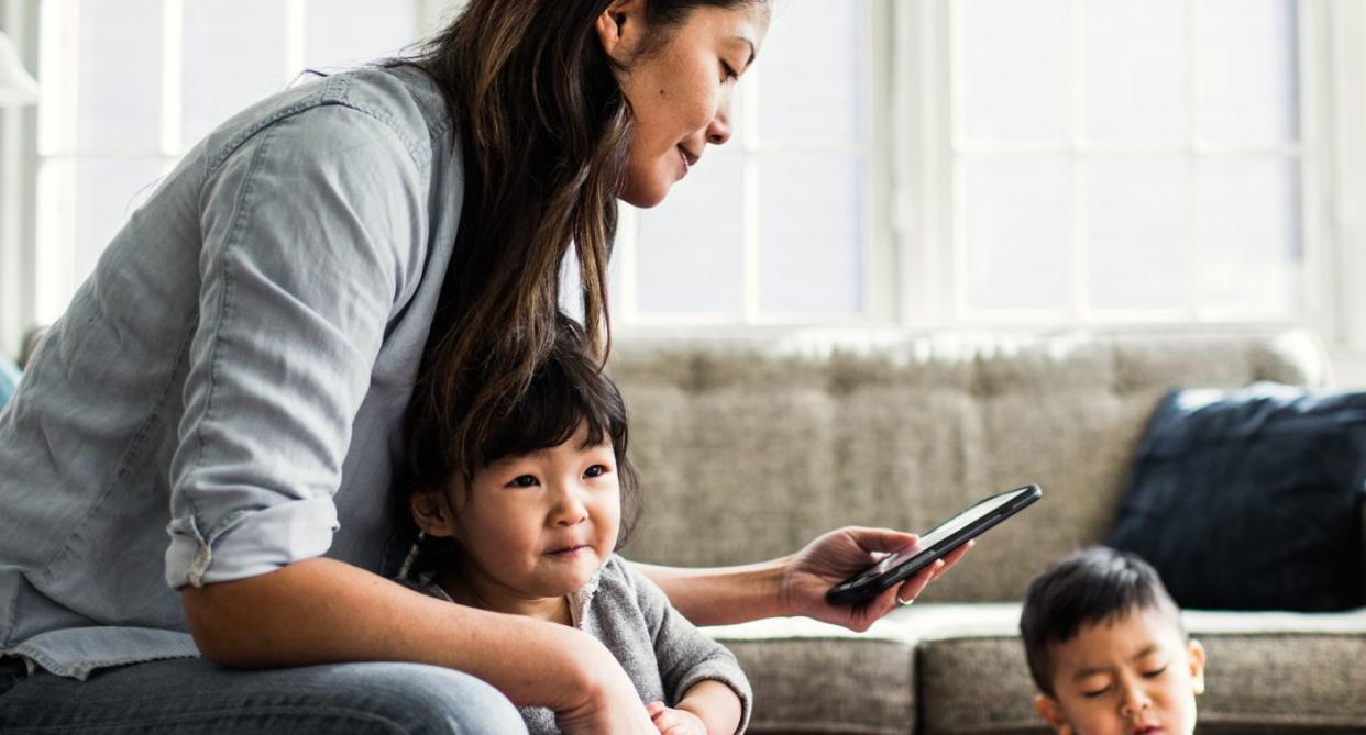 Single parent online dating. (Getty Images)