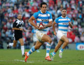 Rugby Union - Rugby Test - Japan v Argentina - Prince Chichibu Memorial Stadium, Tokyo, Japan - 05/11/16 Argentina's Matias Moroni runs to score a try. REUTERS/Kim Kyung-Hoon