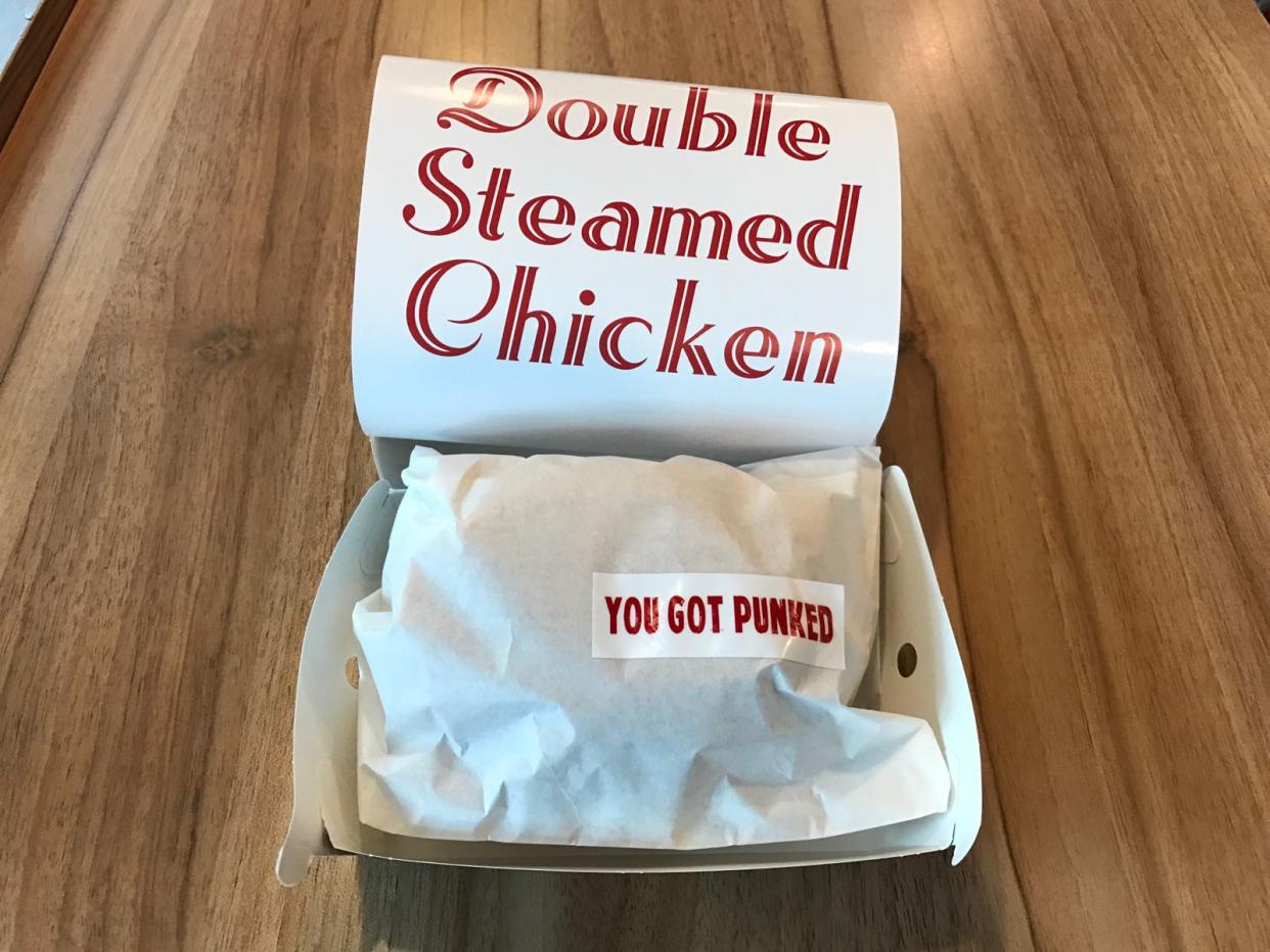 KFC pranks Singapore netizens in new Zinger Double Down burger promotion (PHOTO: Elizabeth Tong/Yahoo Lifestyle Singapore)