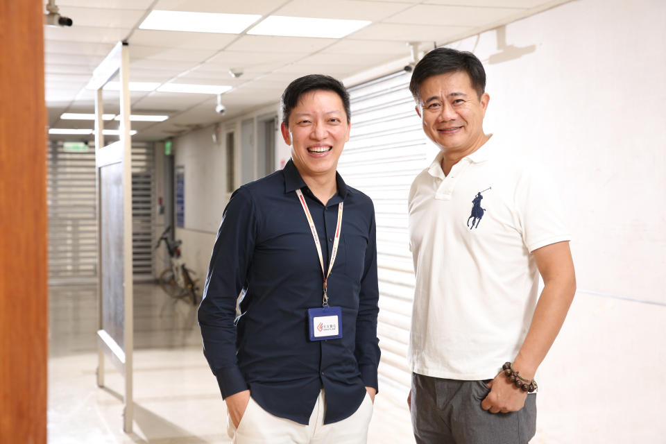 右為天火數位董事長暨昱泉國際總經理洪英超，左為天火數位總經理林志帆。