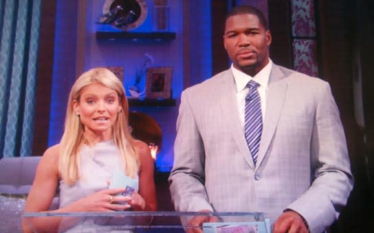 NFL Star Michael Strahan Top Contender To Be Kelly Ripa’s Co-Host