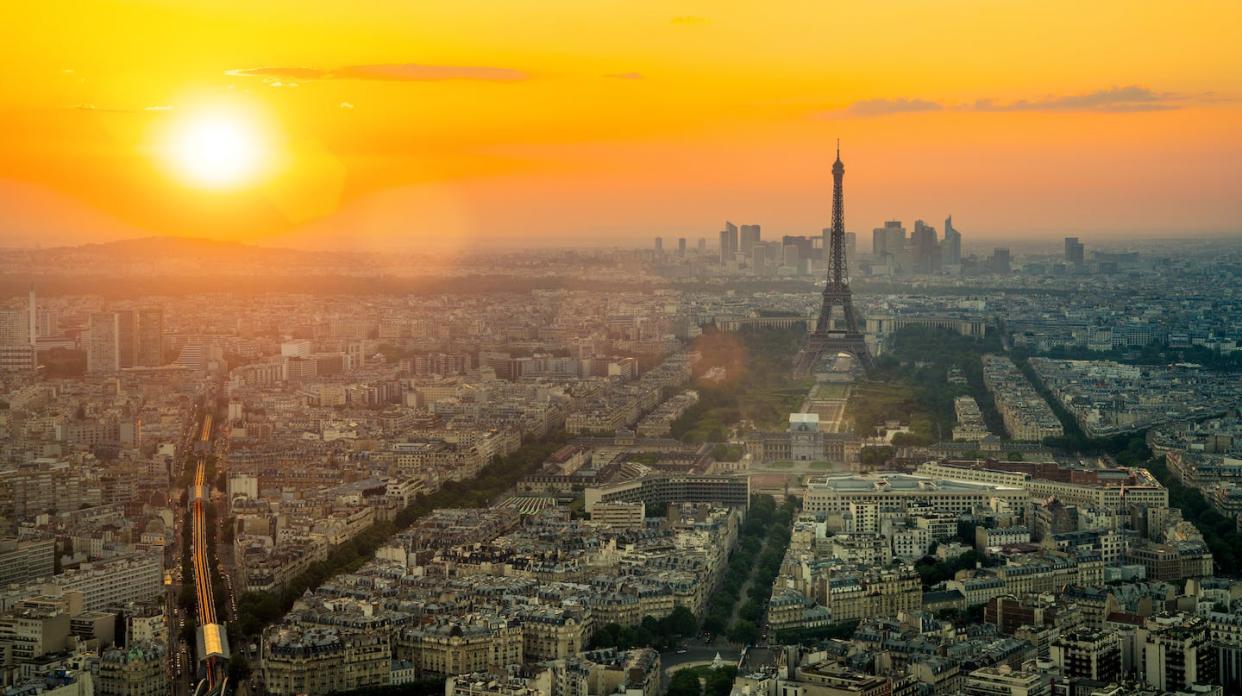 <a href="https://www.shutterstock.com/fr/image-photo/paris-streets-view-on-famous-eifel-1170214318" rel="nofollow noopener" target="_blank" data-ylk="slk:Shutterstock;elm:context_link;itc:0;sec:content-canvas" class="link ">Shutterstock</a>