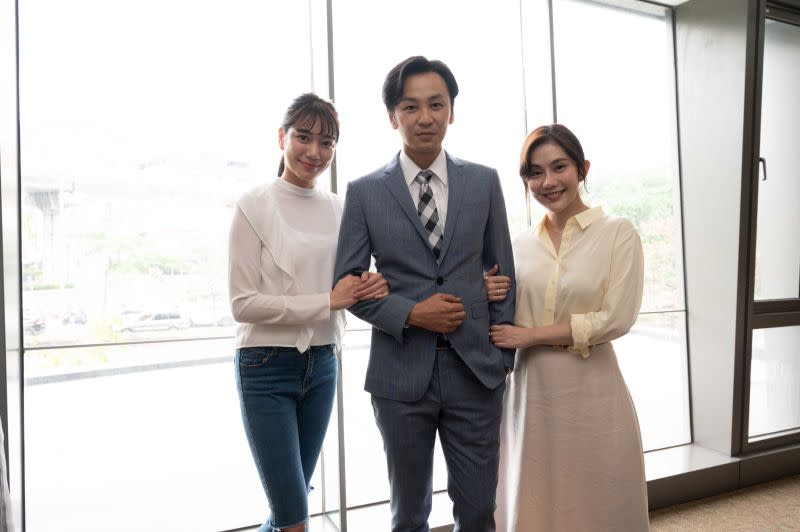 ▲邱珮淇（左起）、張書偉、王宇婕主演的《女力報到-男人止步》持續拍攝。（圖／TVBS）