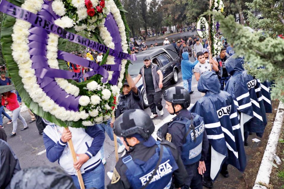 FOTOS: El multitudinario funeral de un narco en la CDMX