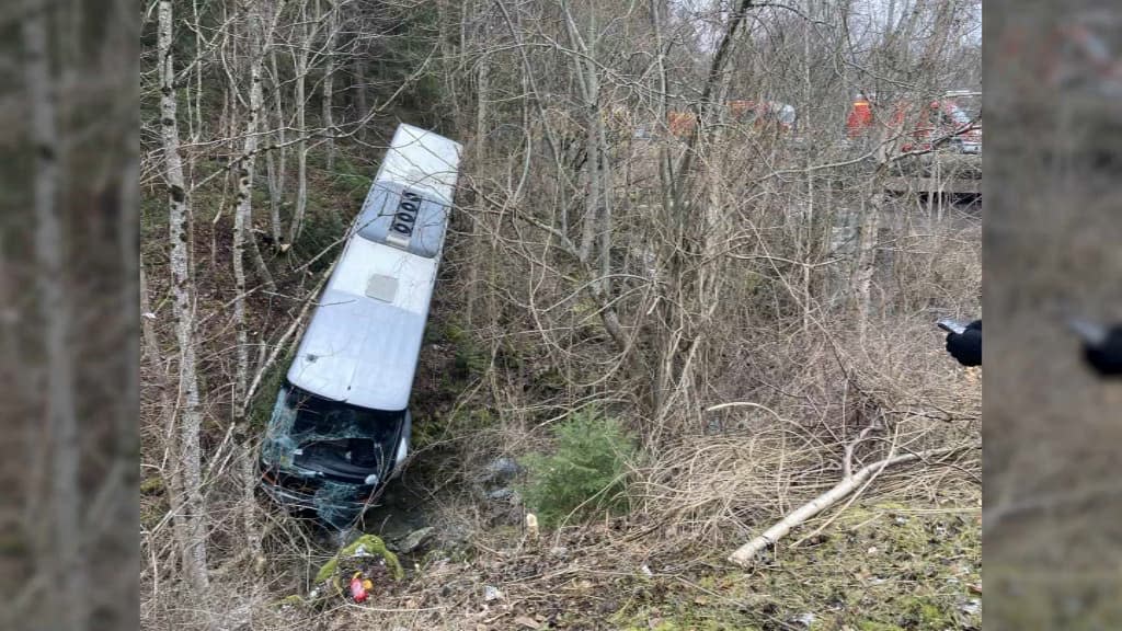 Un grave accident a eu lieu samedi matin, sur la route RN 85, vers 8h, à la hauteur de la commune de Corps, en Isère. - BFMTV