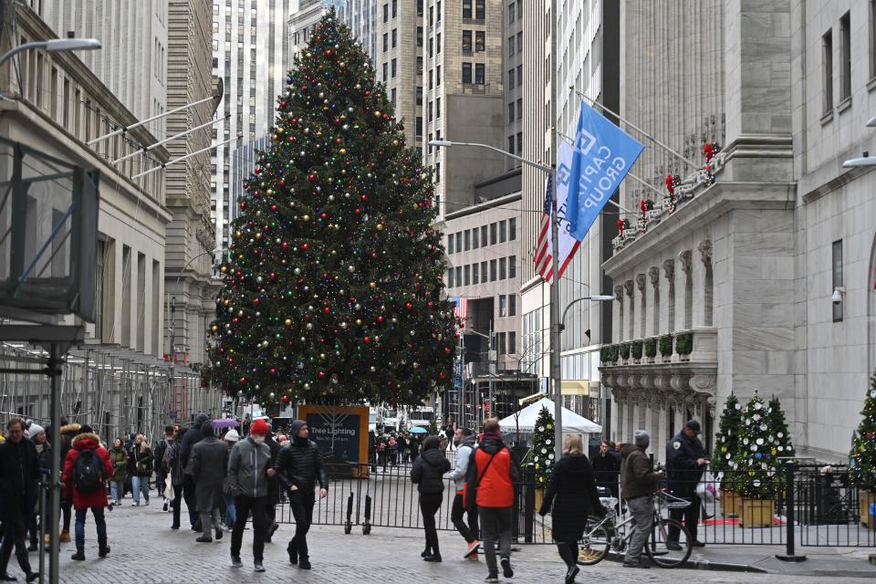 FTSE 100 The New York Stock Exchange building decorated for Christmas at the Financial District on December 1, 2022 in New York.