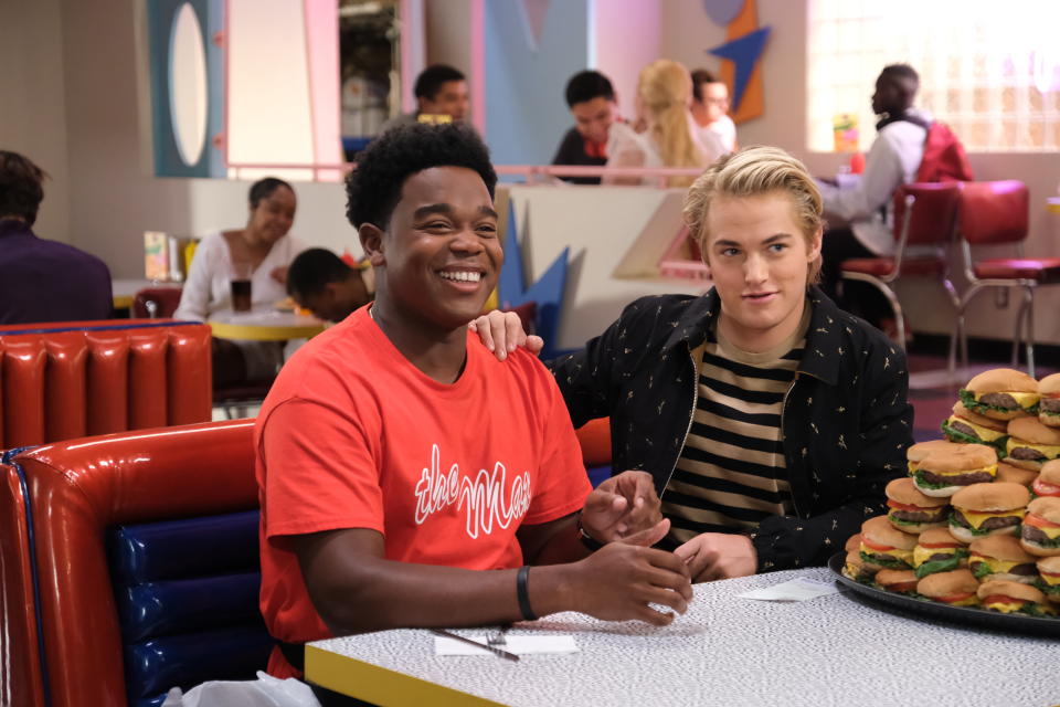 SAVED BY THE BELL -- "La Guerra de Aisha" Episode 207 -- Pictured: (l-r) Dexter Darden as Devante Young, Mitchell Hoog as Mac Morris-- (Photo by: Patrick Wymore/Peacock)