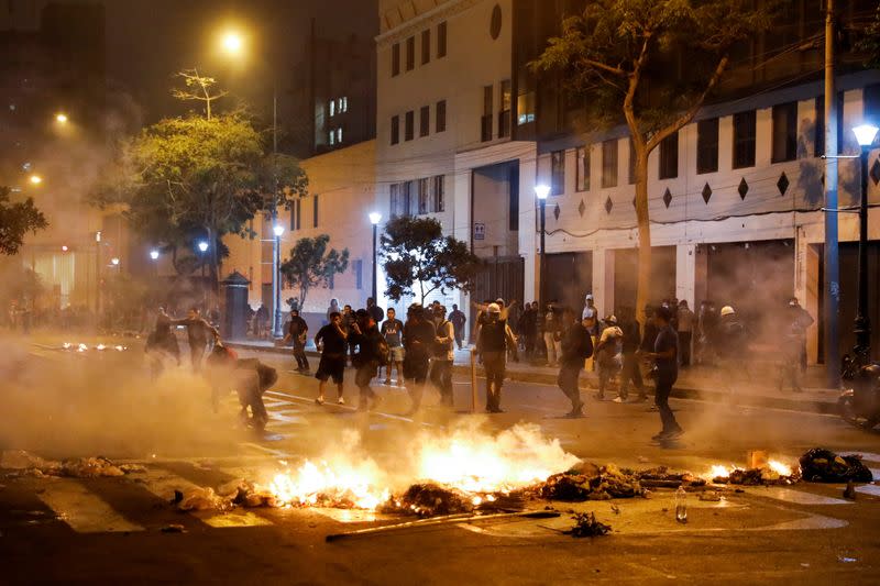 Protests despite a government proposal to bring forward elections, in Lima