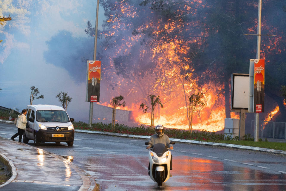 Massive wildfires tear across Israel