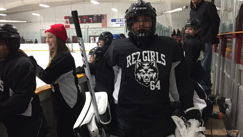 Fundraiser sends Eabametoong girls hockey team to see Ottawa Senators