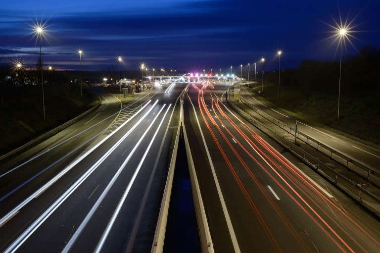 Alors que les péages en flux libre, des autoroutes sans barrière, sont appelés à se généraliser en France, les utilisateurs de l'A14 sur l'axe Paris-Normandie pourront s'en acquitter à partir de jeudi chez les buralistes (JEAN-SEBASTIEN EVRARD)