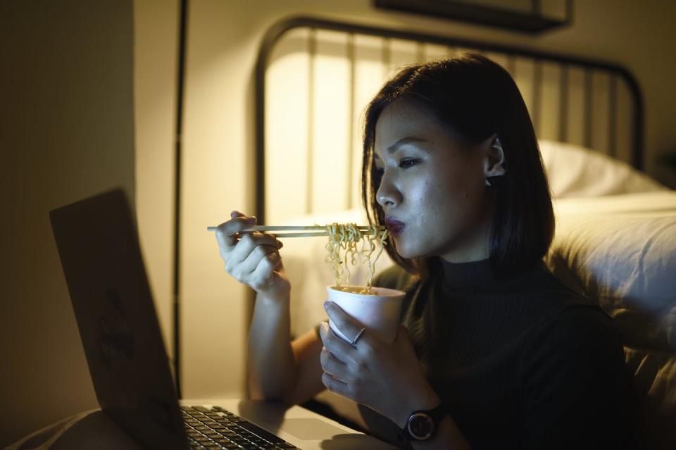 <span class="caption">Try to avoid those midnight snacks.</span> <span class="attribution"><span class="source">Carlina Teteris / Getty Images</span></span>