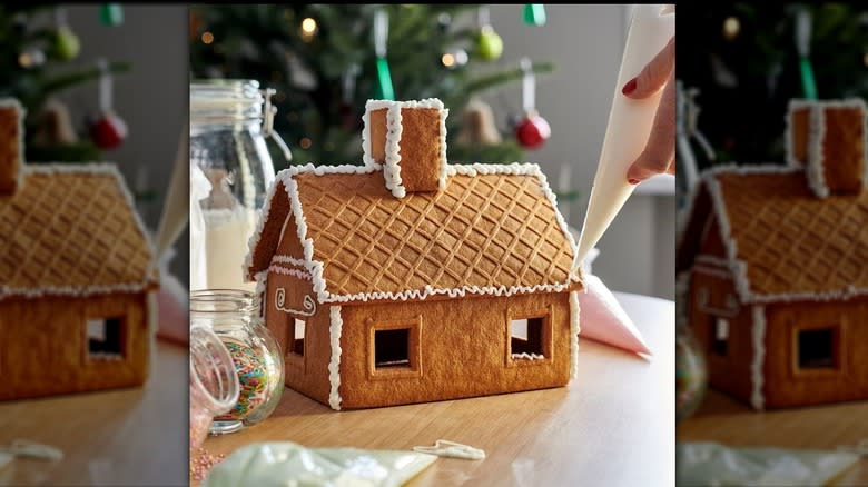 The VINTERSAGA gingerbread house