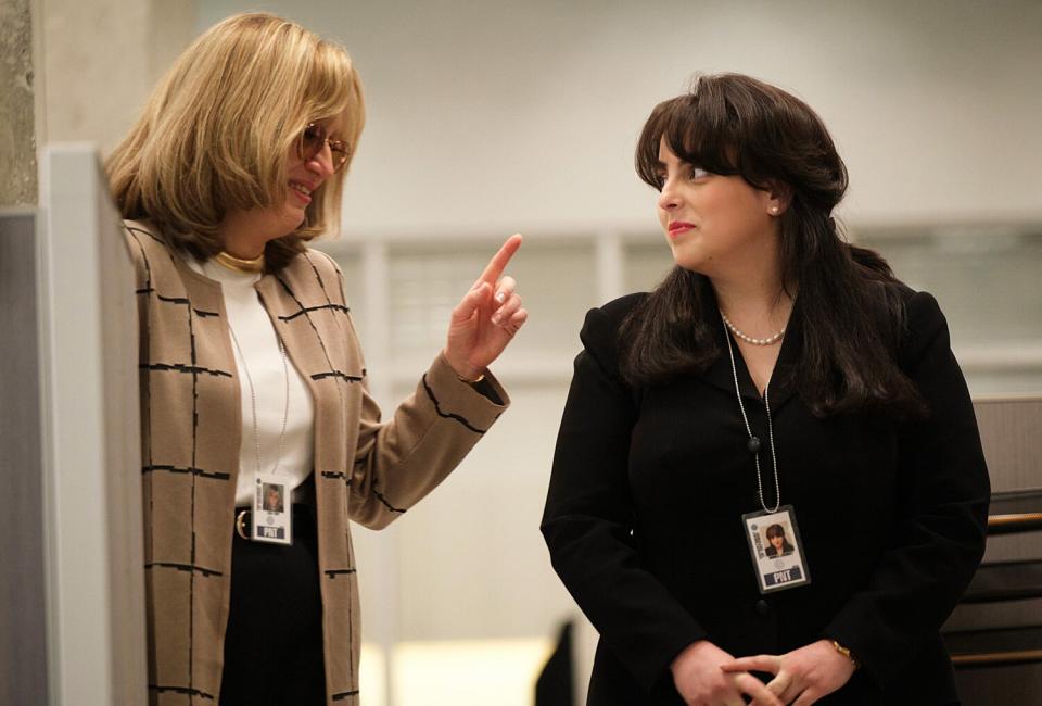 Sarah Paulson as Linda Tripp, Beanie Feldstein as Monica Lewinsky