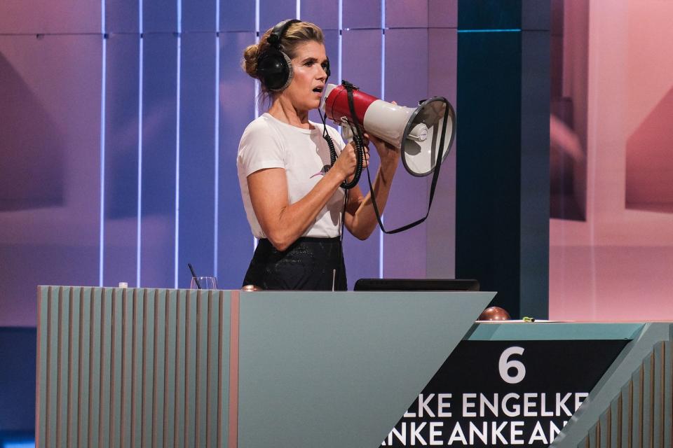 Starke Frau mit großem Sendungsbewusstsein: Anke Engelke hatte eigentlich nur ein Ziel. "Ich möchte gerne, dass du leidest", posaunte sie gegenüber Joko Winterscheidt heraus. In der ersten Show der neuen Staffel schaffte sie es noch nicht ins End-Duell. Doch dass sie dort triumphiert, scheint nur eine Frage der Zeit zu sein. (Bild: ProSieben / Florida TV / Anna Thut)