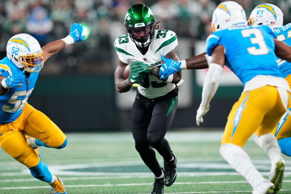 New York, NY, US; New York Jets running back Dalvin Cook (33) runs the ball against the Los Angeles Chargers defense, at MetLife Stadium, Monday, November 6, 2023.