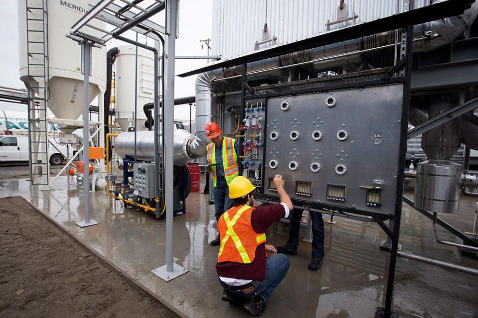  Workers calibrate equipment at Carbon Engineering Ltd.’s direct air capture plant in Squamish, B.C. The Canadian company was recently bought by Warren Buffett-backed oil producer Occidental Petroleum Corp.