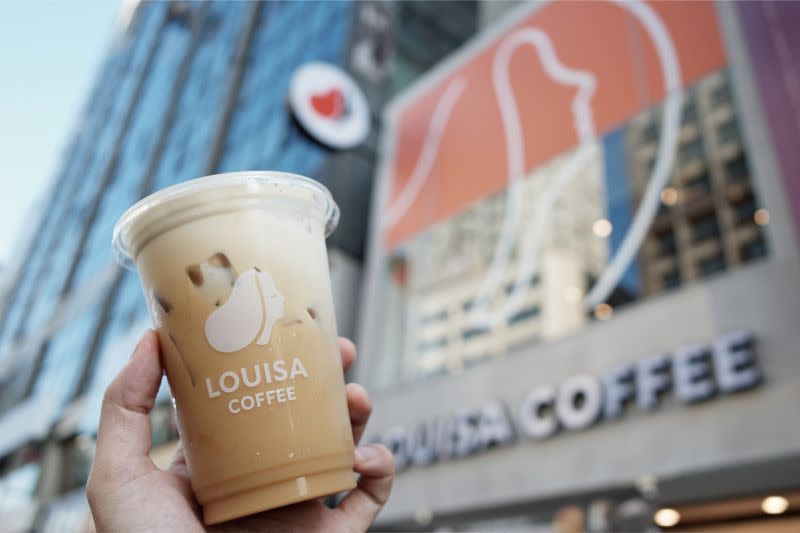 ▲路易莎被網友封為新黑金霸主。（圖／翻攝自路易莎咖啡Louisa Coffee FB）