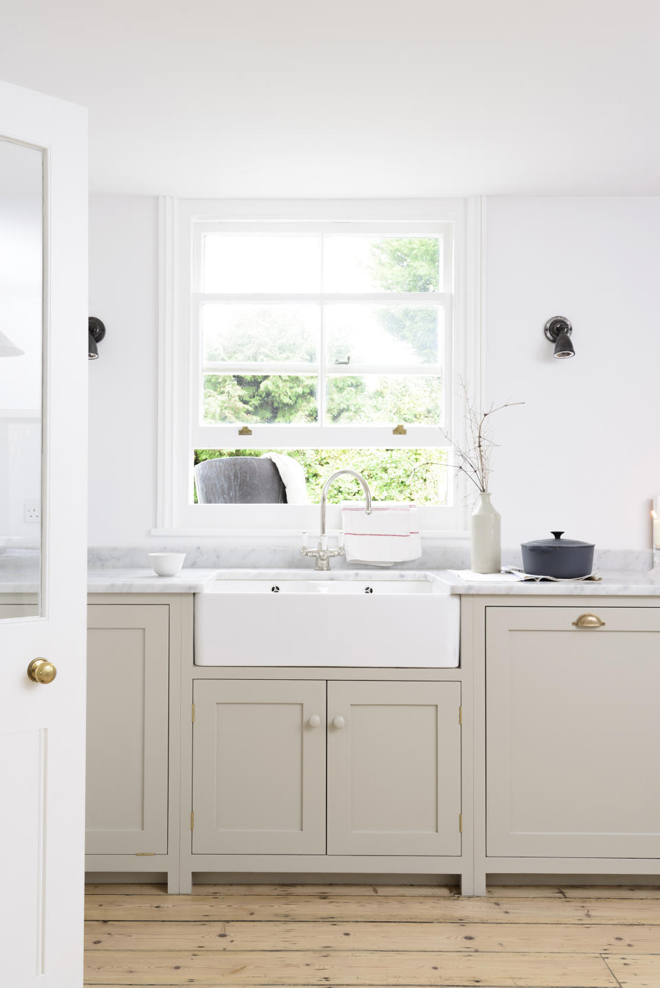 2. Use beige for a timeless kitchen