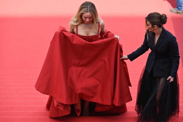 Jennifer Lawrence luce un vestido transparente en tendencia de otoño 2022