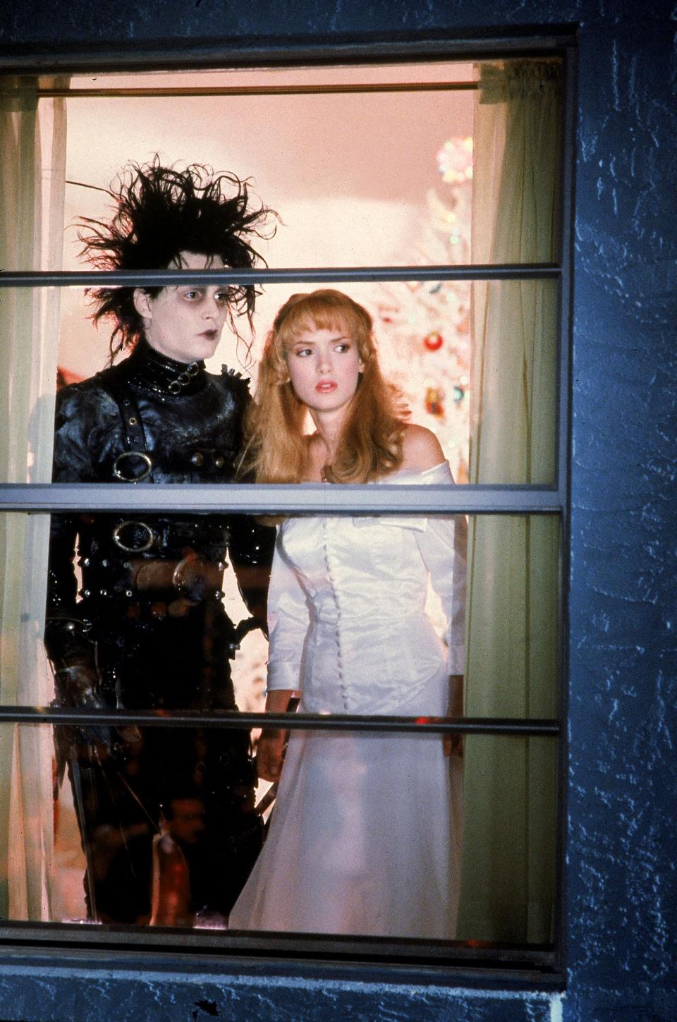 Johnny Depp and Winona Ryder star in u0022Edward Scissorhands.u0022