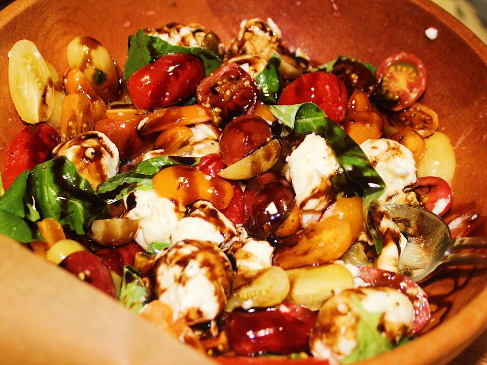 caprese tomato salad