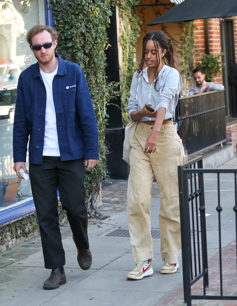 Malia Obama and a friend pick up coffee in Melrose Place on January 25, 2022. - Credit: Bellocqimages/Bauergriffin.com / MEGA