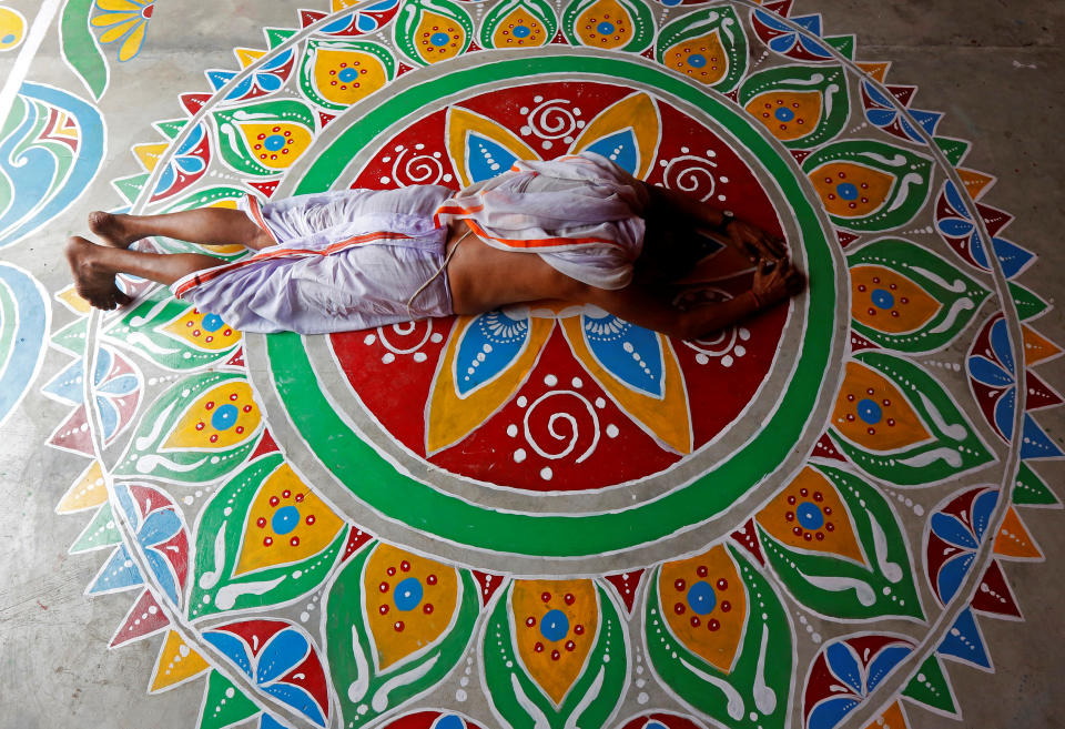 <p>A Hindu priest performs prayers in front an idol of the Hindu goddess Durga (not pictured) inside a home, ahead of the Durga Puja festival in Kolkata, India, Sept. 26, 2017. (Photo: Rupak De Chowdhuri/Reuters) </p>