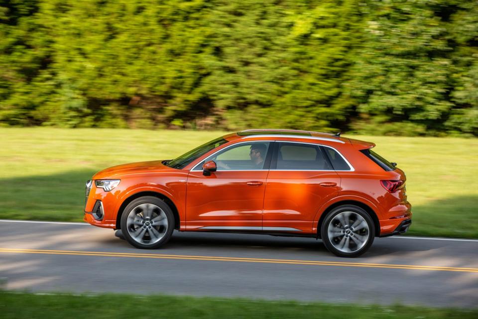 View Photos of the 2019 Audi Q3