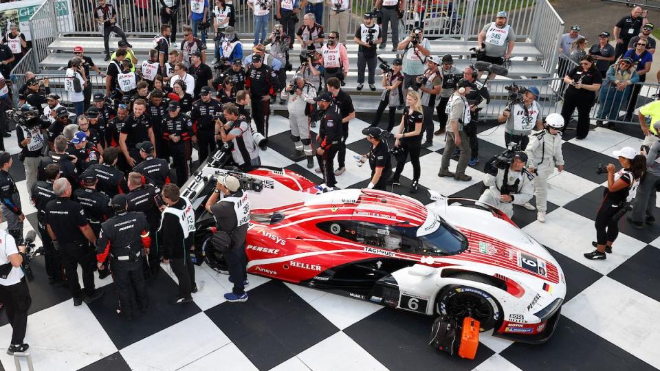 6 porsche penske motorsports, porsche 963, gtp mathieu jaminet, nick tandy race winners at the podium