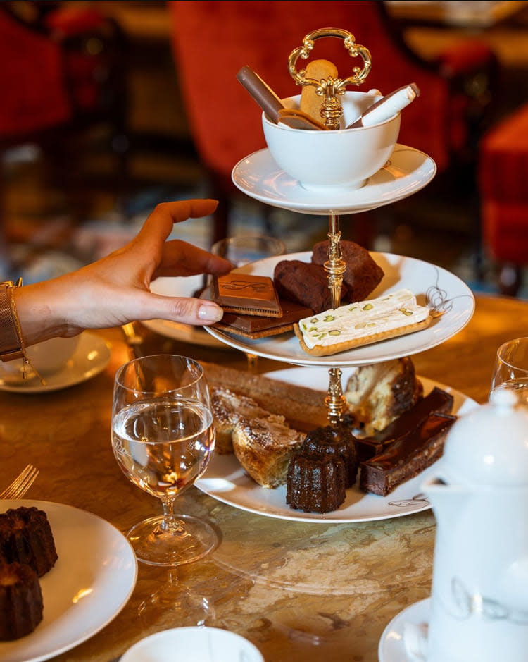 source: Ritz Paris，Salon Proust的皇家下午茶套餐，每人85歐元