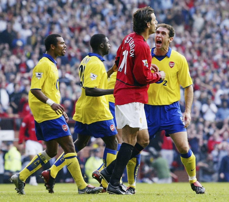 Martin-Keown-and-Ruud-Van-Nistelrooy-argue-1727099121.jpg