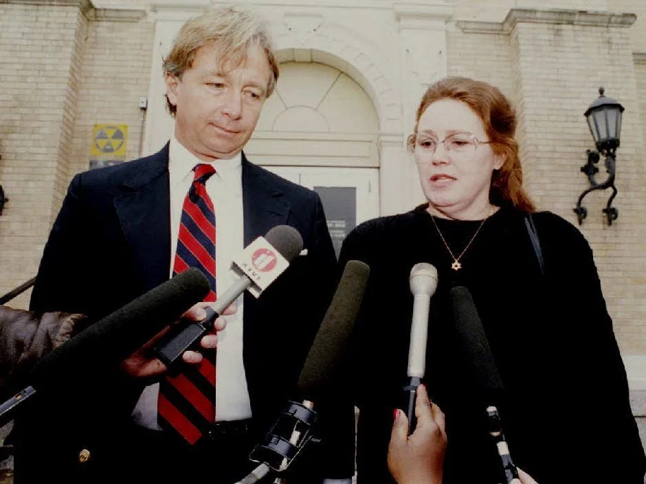 Lawyer Dick Deguerin and Bonnie Haldeman speak to the press in 1993.