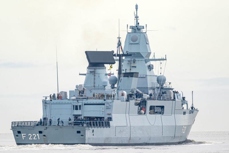 The frigate "Hessen" leaves the harbor. German frigate repels attack on cargo ship in the Red Sea. Sina Schuldt/dpa