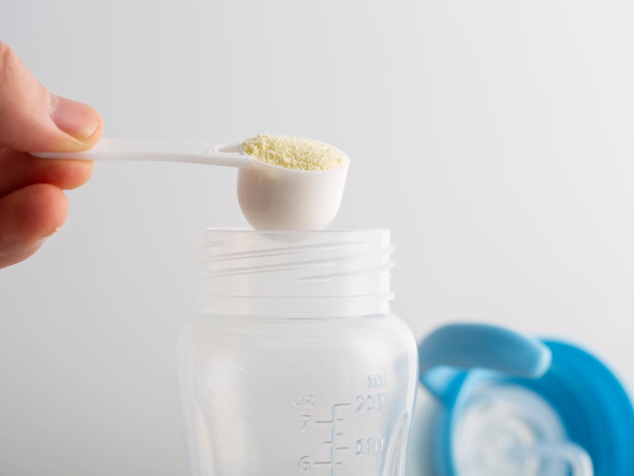 Preparing baby milk formula