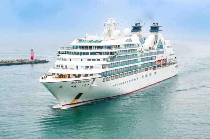 ▲璽寶奧德薩號(Seabourn Odyssey)郵輪首航高雄港。(圖／高雄港務分公司提供)