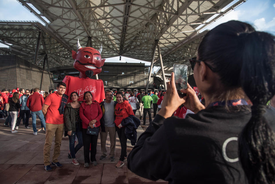 Miles de aficionados se dieron cita al juego de inauguración del estadio Alfredo Harp Helú, entre los Diablos Rojos del México y los Padres de San Diego. / Foto: Cuartoscuro