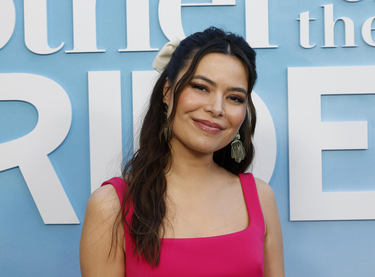 Miranda Cosgrove interpreta a la hija de Brooke Shield en la comedia romántica 'La madre de la novia'. (Photo by Frazer Harrison/WireImage)