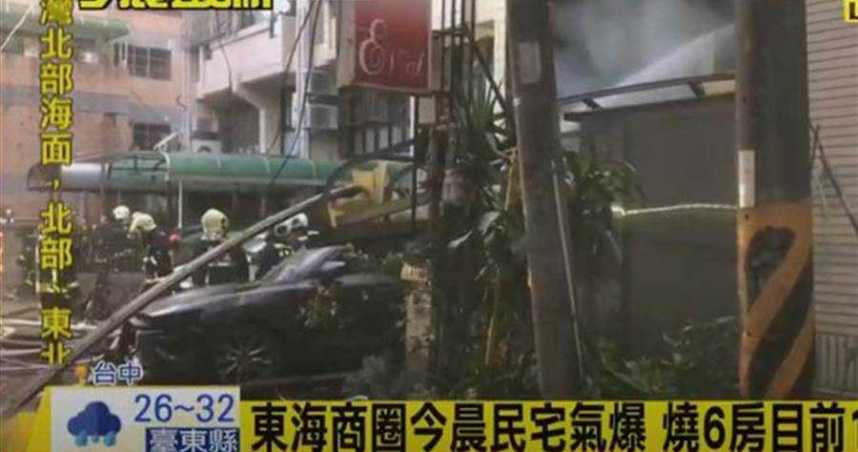 台中東海大學商圈今晨傳連環氣爆火警，已釀4 死。（圖／翻攝中天電視）