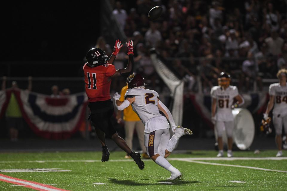 Brandon Valley's Dveyoun Bonwell-Witte (11) attempts to catch football at Brandon Valley Football Field in Brandon , South Dakota on Saturday, Sept. 2, 2023.