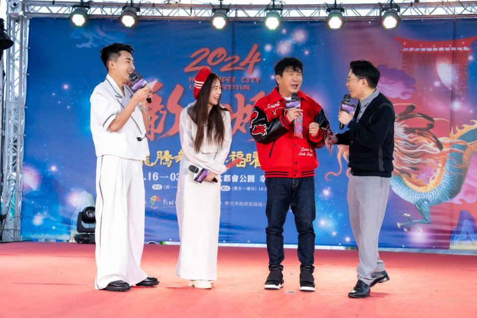 張柏謙（左起）、詹子晴、胡瓜、江坤俊一起宣傳《拜託ATM》。TVBS提供