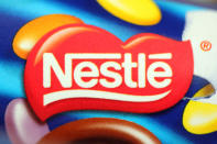 <p><b>Nestle </b> <br><br> Der Schweizer Nestlé-Konzern ist nach eigenen Angaben der größte Hersteller von Lebens- und Genussmitteln der Welt. Unter dem Markennamen Alete werden Säuglinge und Kleinkinder mit Milchnahrungen, Gläschenkost und Getränken versorgt. Während der Name Nestlé 1866 vom Schweizer Apotheker deutscher Herkunft Henri Nestlé kommt, stammt der Name Alete… (Bild: dpa) </p>