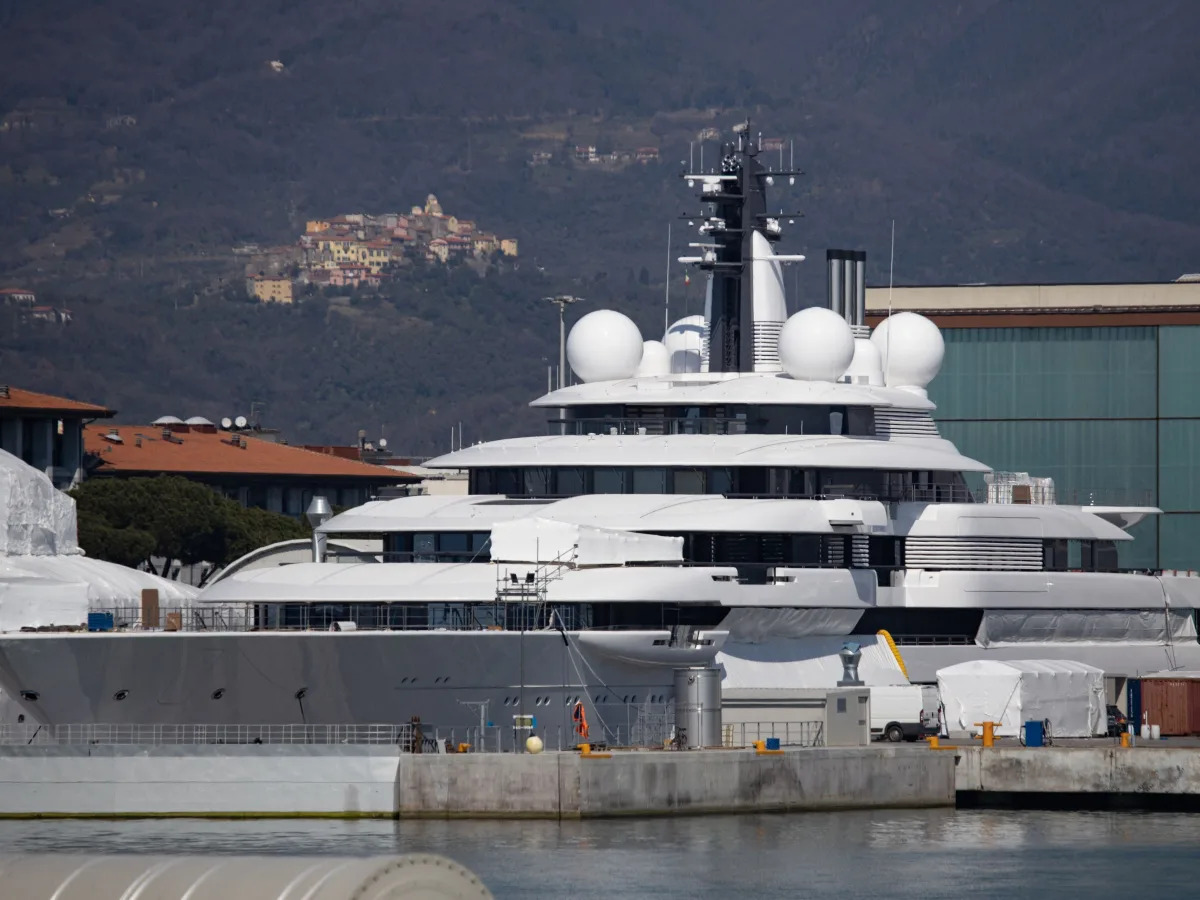 Untrained crew on $700 million superyacht linked to Vladimir Putin watched instr..