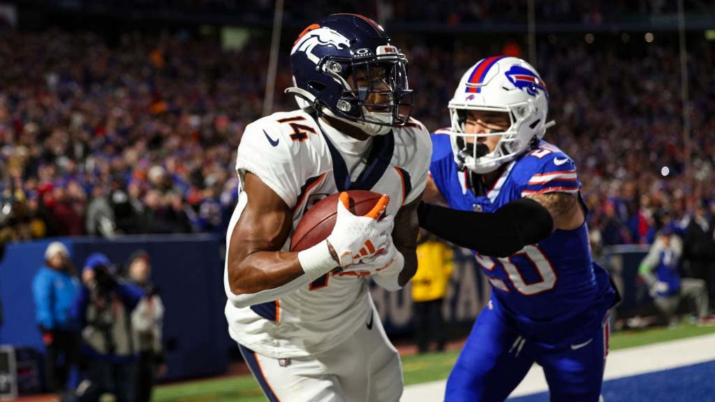  Courtland Sutton #14 of the Denver Broncos makes a catch for touchdown during an NFL football game against the Buffalo Bills at Highmark Stadium on November 13, 2023. 