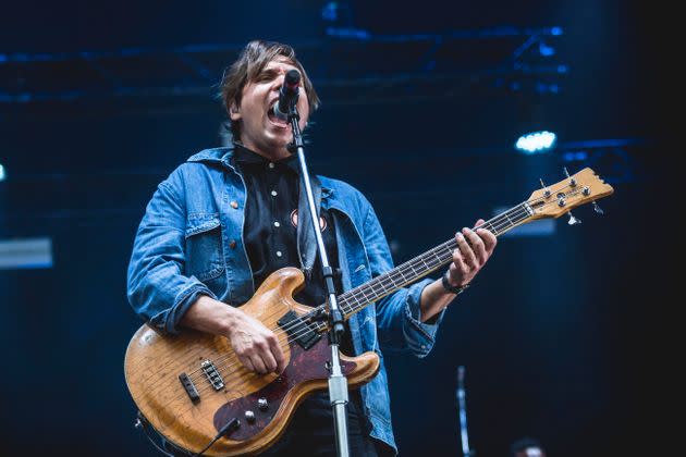 Le bassiste William Butler sur scène lors d'un concert à Berlin, en Allemagne, le 13 août 2018. (Photo: Gina Wetzler via Getty Images)