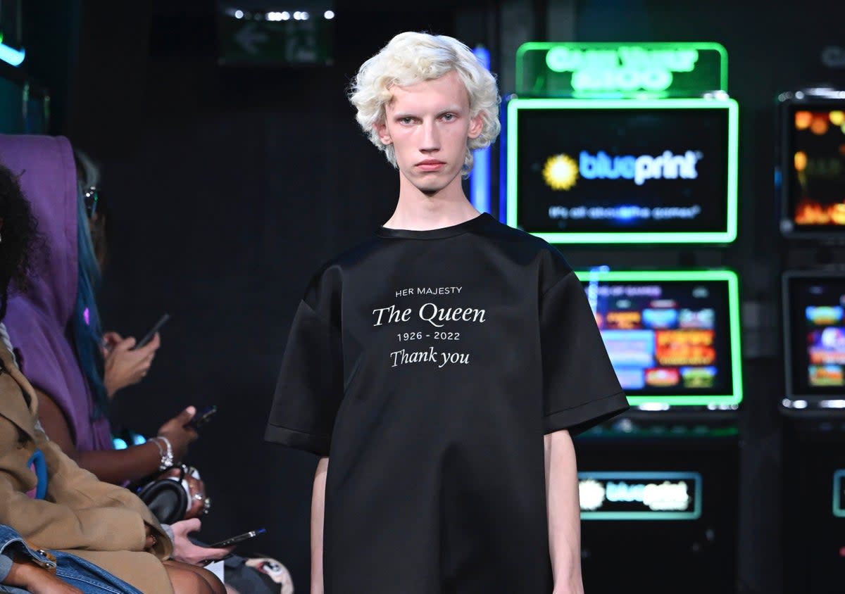 JW Anderson closed the show with a t-shirt tribute to the Queen (JW Anderson)