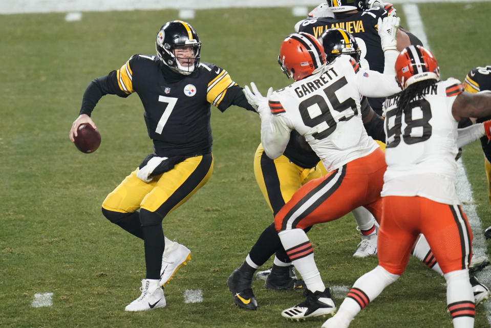 Pittsburgh Steelers quarterback Ben Roethlisberger (7) looks to pass under pressure by Cleveland Browns defensive end Myles Garrett (95) during the first half of an NFL wild-card playoff football game, Sunday, Jan. 10, 2021, in Pittsburgh. (AP Photo/Keith Srakocic)