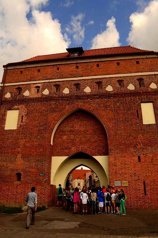 <p>Torun‘s tryst with medieval times harks back to the era of the Teutonic Knights, who were actually men of a religious order from Jerusalem. Invited by the Polish princes to fight against the pagan Prussians, these men of militia decided to build a castle on the banks of the Vistula and make Torun, with its river port, their home.</p>